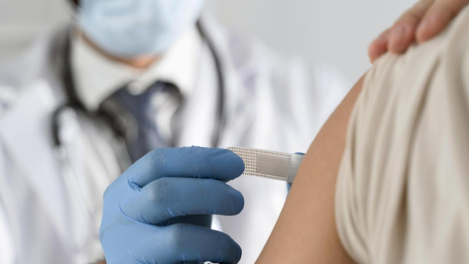 Vakcinētiem cilvēkiem būs plašākas iespējas pulcēties, atļautas nometnes un izlaidumi