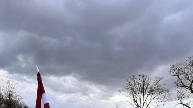 Bauskā piemin 1949. gadā deportētos un komunistiskā genocīda upuru piemiņas gadadienu