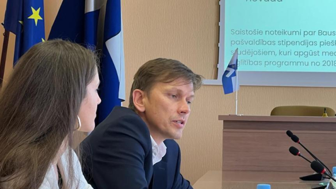 Veselības ministrijas parlamentārais sekretārs Ilmārs Dūrītis ar pašvaldības pārstāvjiem pārrunā veselības aprūpes jomu