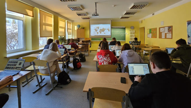 Pirmie projekta datori Bauskas novada izglītības iestādēs, tostarp Iecavas vidusskolā, nonāca jau pagājušajā mācību gadā. 