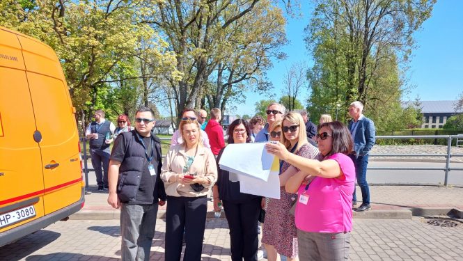 viesi pie dienas centra