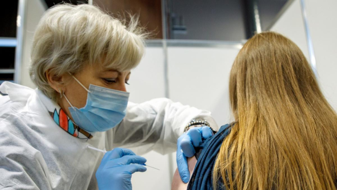 Visaktīvāk balstvakcīnu pret Covid-19 saņem seniori vecumā 60+