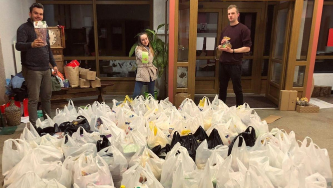 Jaunieši ar līdzcilvēku un uzņēmumu atbalstu snieguši pārtikas un nepārtikas paciņu palīdzību vairāk nekā 11 000 mājsaimniecībām visā Latvijā