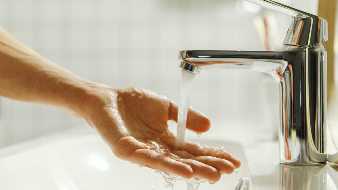 Valdība lemj atļaut samazināt apkures un karstā ūdens temperatūru šajā akures sezonā