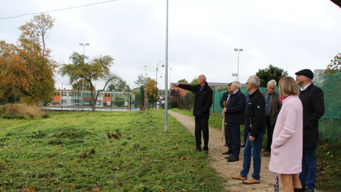 Deputāti klātienē apskata pašvaldības īpašumus Bauskā