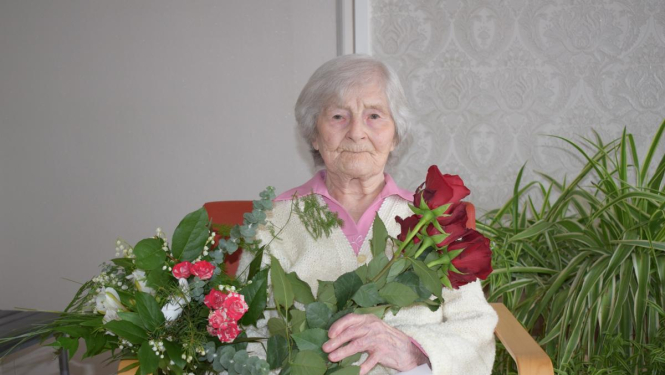 Alise Kaklēna nosvin 103.dzimšanas dienu