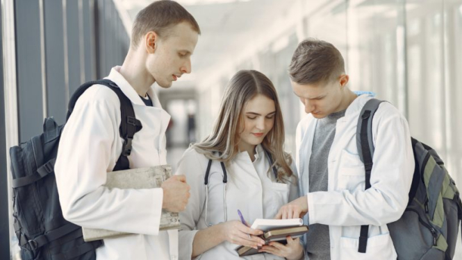 Profesionālās rezidentūras studiju specialitātēm piešķirs stipendijas