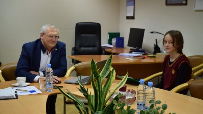 Bauskas Valsts ģimnāzijas skolēni intervē Bauskas novada domes deputātus