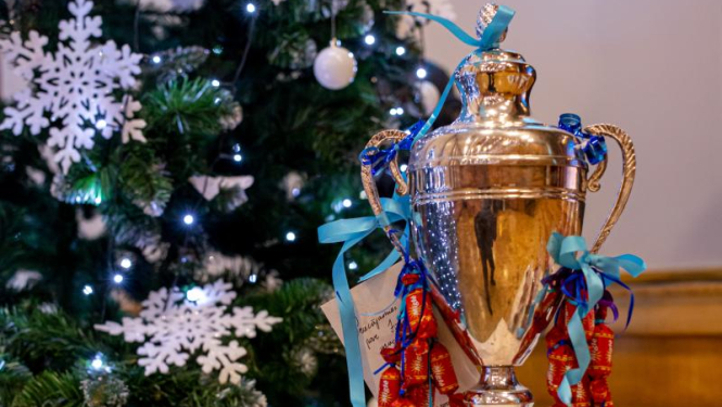 Konkursa «Ziemassvētku kauss» ceļojošā balva aizceļo uz Jelgavu
