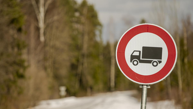 Šķīdoņa dēļ transporta masas ierobežojumi ieviesti 623 grants ceļu posmos