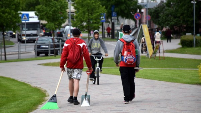 Svarīga informācija par darbu vasaras brīvlaikā skolēniem un viņu vecākiem