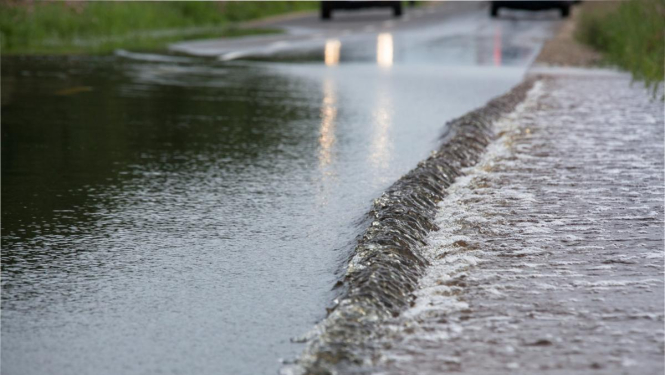Applūduši un slēgti divi valsts vietējo autoceļu posmi Bauskas novadā