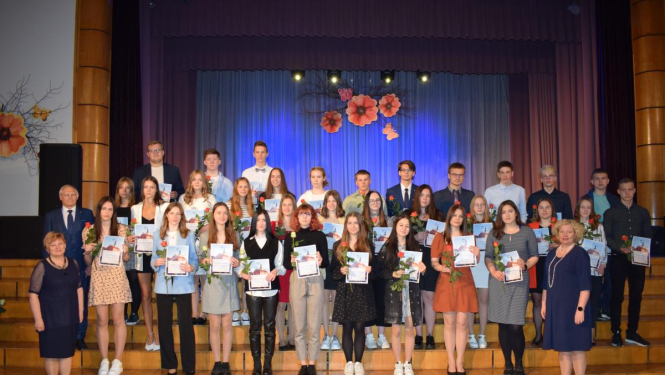 Godināti Bauskas novada izcilākie skolēni