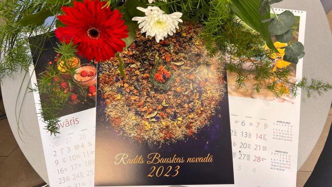 Reprezentācijas kalendārs cildina mājražotāju un amatnieku veikumu