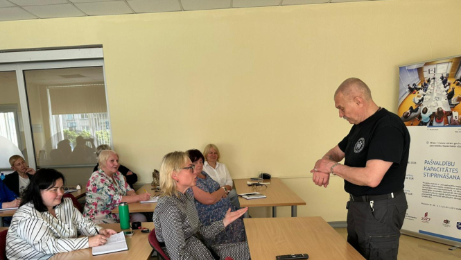 Mācības komunikācijai ar krīzē nonākušajiem