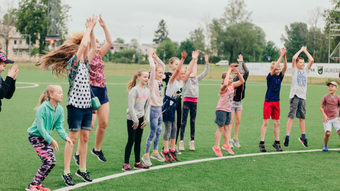 Ģimenēm ar bērniem ar noteiktu invaliditāti iespēja pieteikties vasaras diennakts nometnē