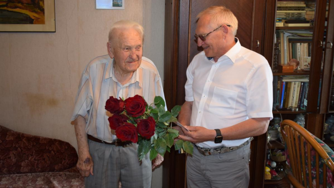 Alus meistars Kārlis Zālītis svin 95 gadu jubileju