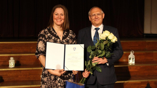 Bibliotēkas 100. jubilejā pasniedz pašvaldības apbalvojumus