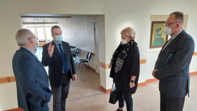 Klātienē iepazīst veselības aprūpes pakalpojumu pieejamību