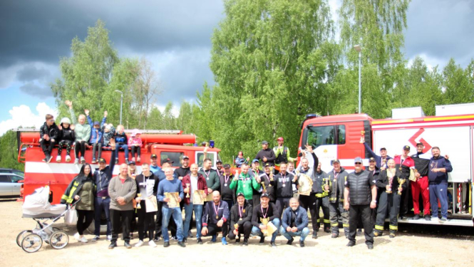 Ugunsdzēsības sacensībās uzvaru gūst komanda no Vecumniekiem
