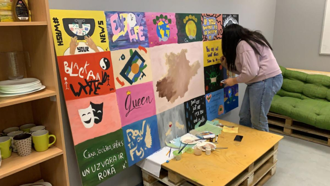 Jaunieši realizē projektu «Mans novads-mans atbalss»