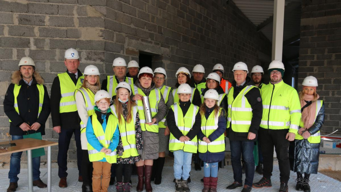 Iecavā topošajos būvobjektos iemūrētas kapsulas