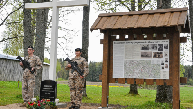 Kurmenē atklāj Nacionālo partizānu piemiņas vietu