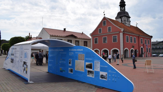 Bauskā satiksmes ministrs atbild uz iedzīvotāju jautājumiem par «Rail Baltica»