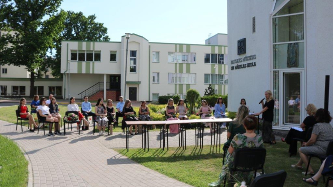 Bauskas MMS absolventi saņēmuši apliecības par iegūto izglītību