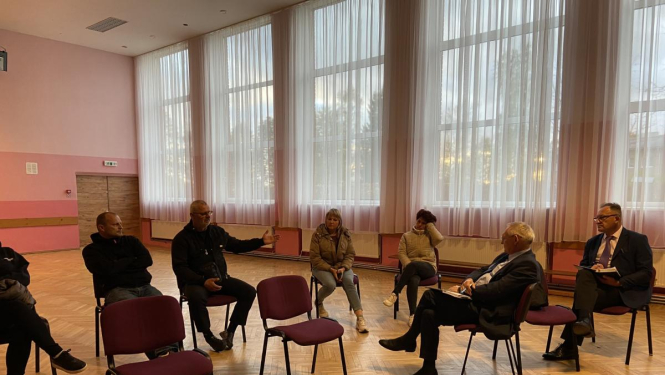 Pašvaldības pārstāvji tikās ar Ozolaines iedzīvotājiem