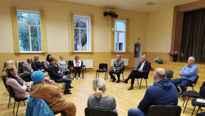 Notikusi pašvaldības pārstāvju un iedzīvotāju tikšanās Ceraukstē