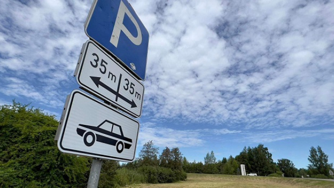 Turpmāk ceļazīmes un citu satiksmes organizācijas tehnisko līdzekļu uzstādīšana un noņemšana jāsaskaņo ar pašvaldību