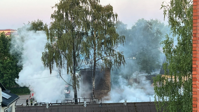 nodzēsts ugunsgrēks