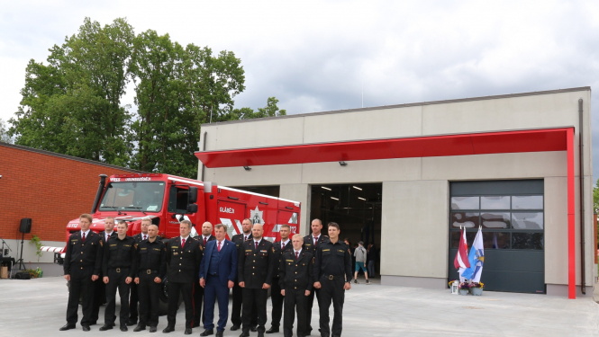 Kopā pie jaunā depo