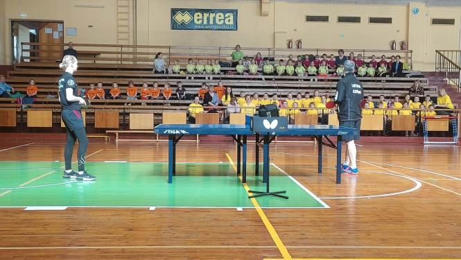 galda tenisa diena bērnudārziem