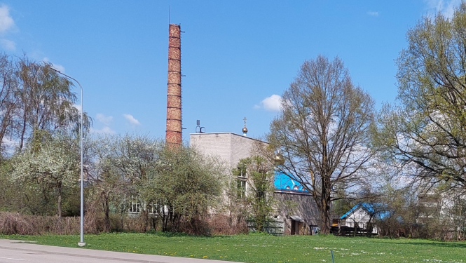 Pavasarīgs skats uz katlu māju