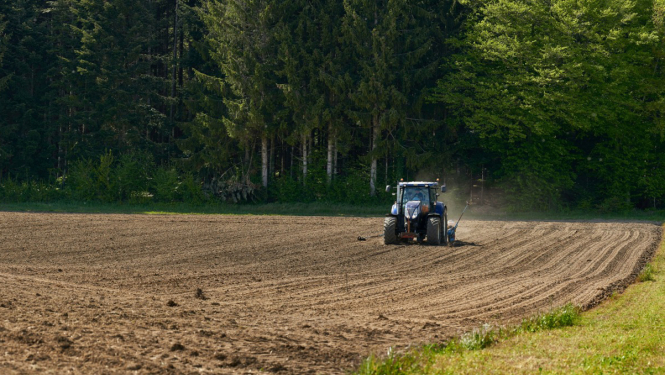 Lauksaimniecības zemju mēslošana