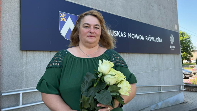 Uzvaras skolas direktore