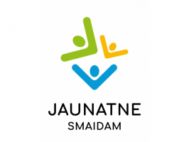 Jaunatne smaidam