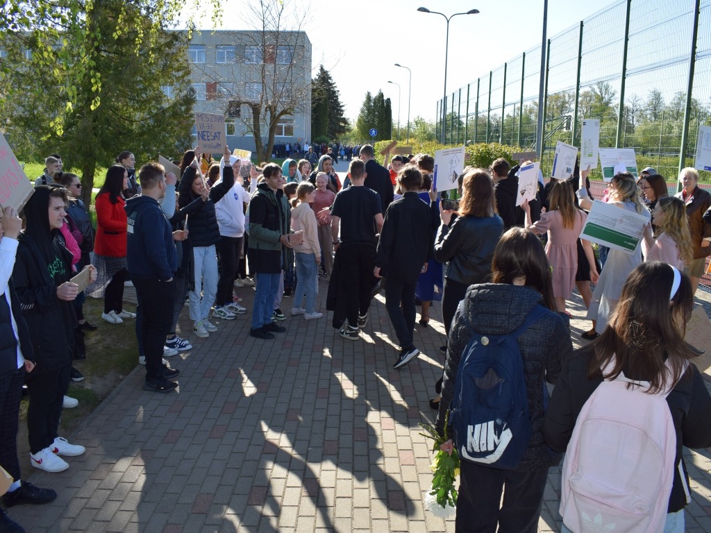 Pilsrundāles vidusskolā svin pēdējo zvanu