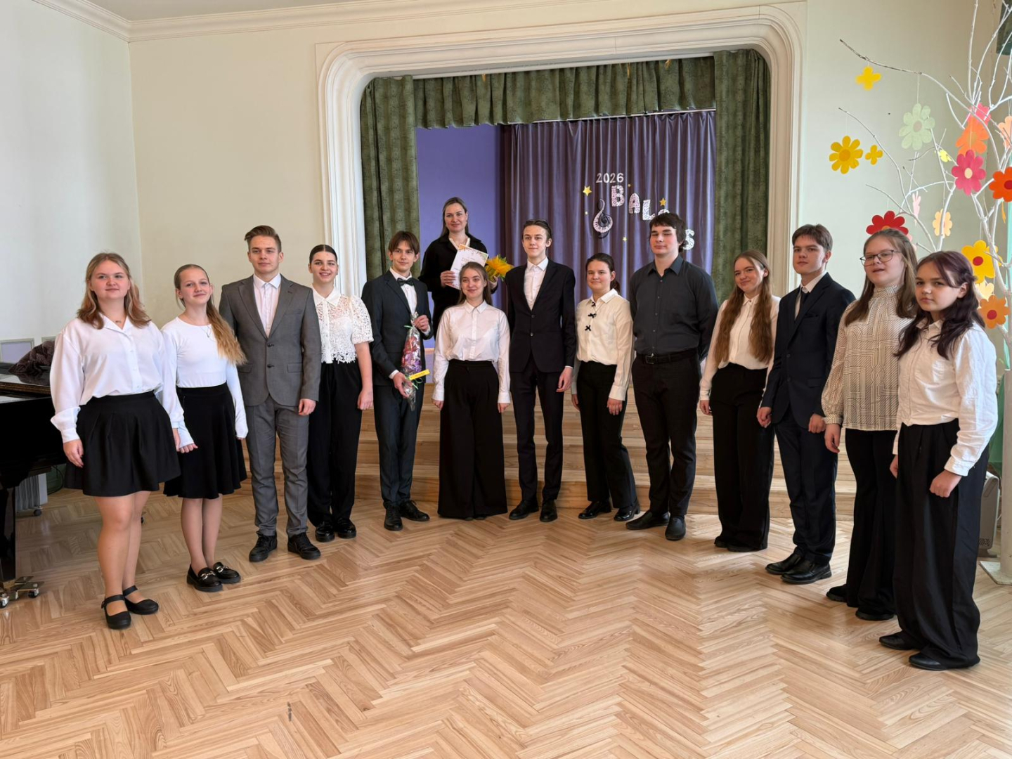 Bauskas Valsts ģimnāzijas 10-12. klašu ansamblis