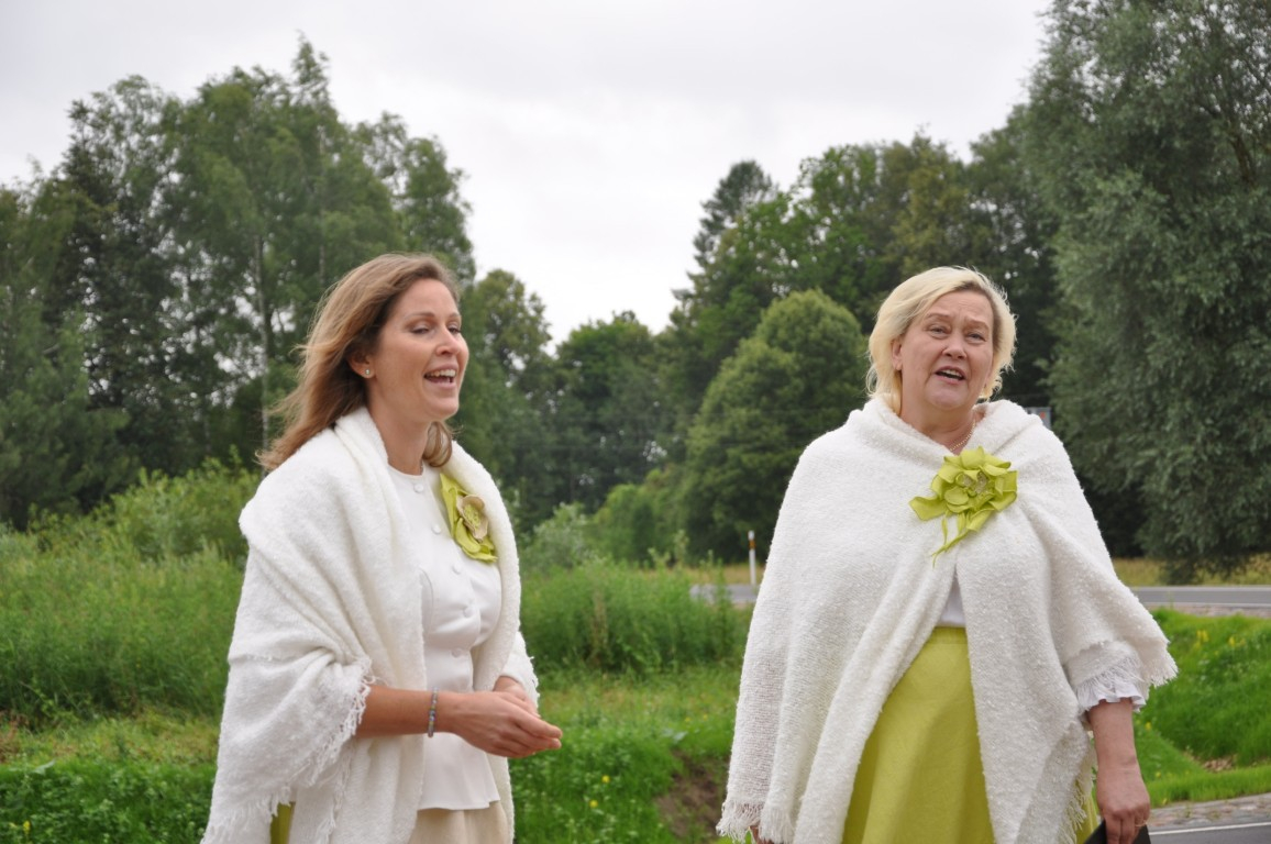 Svinīgi atklāts pārbūvētais ceļa posms