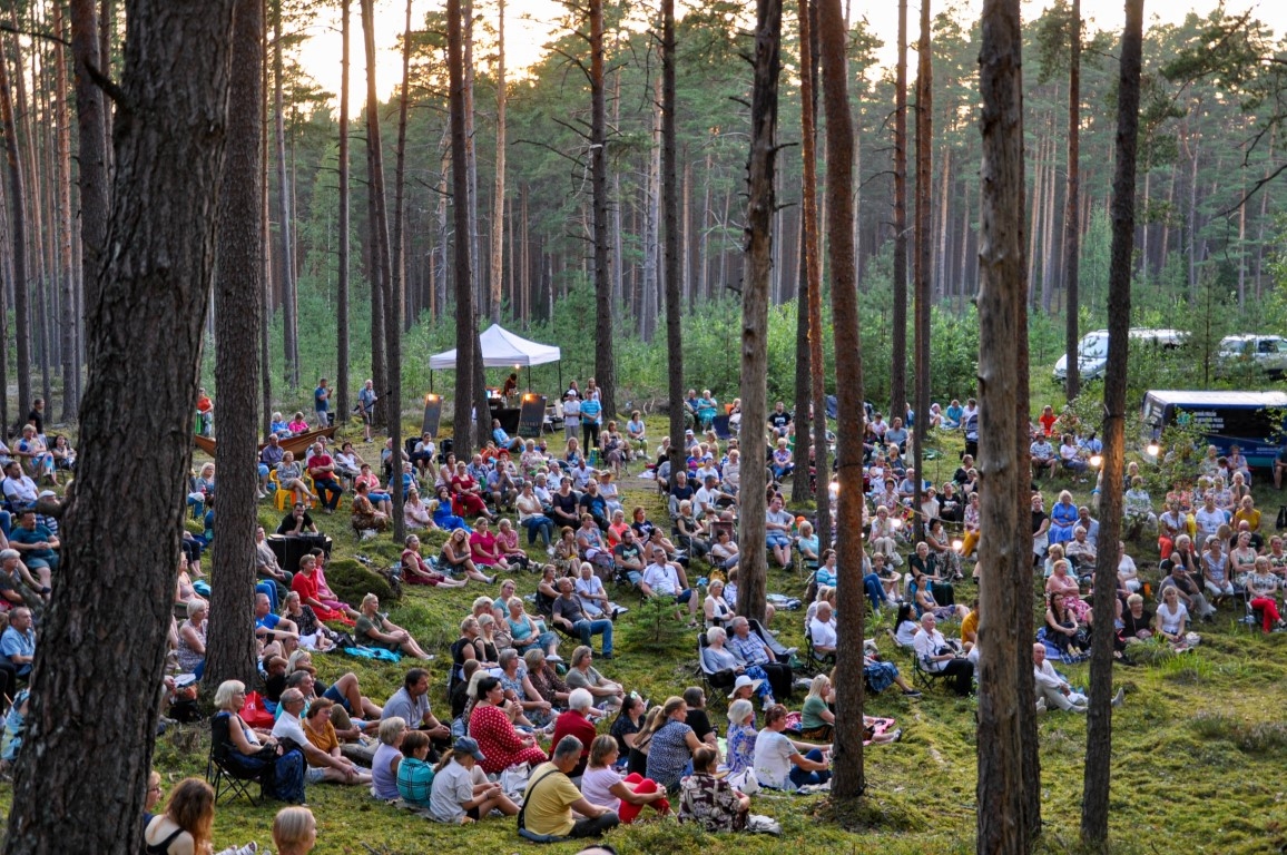 Meža koncerts saulrietā