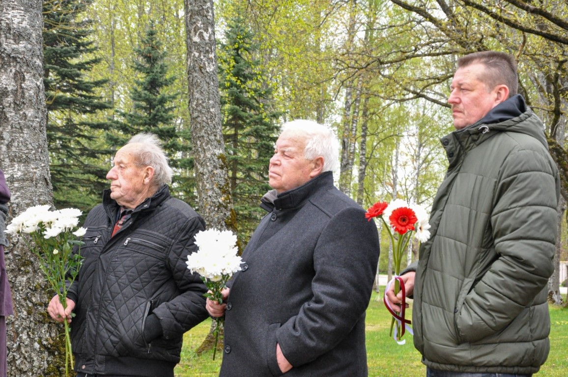 Kurmenē atklāj Nacionālo partizānu piemiņas vietu