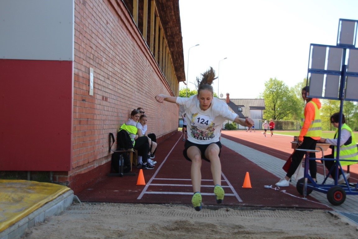 Sporta sacensības