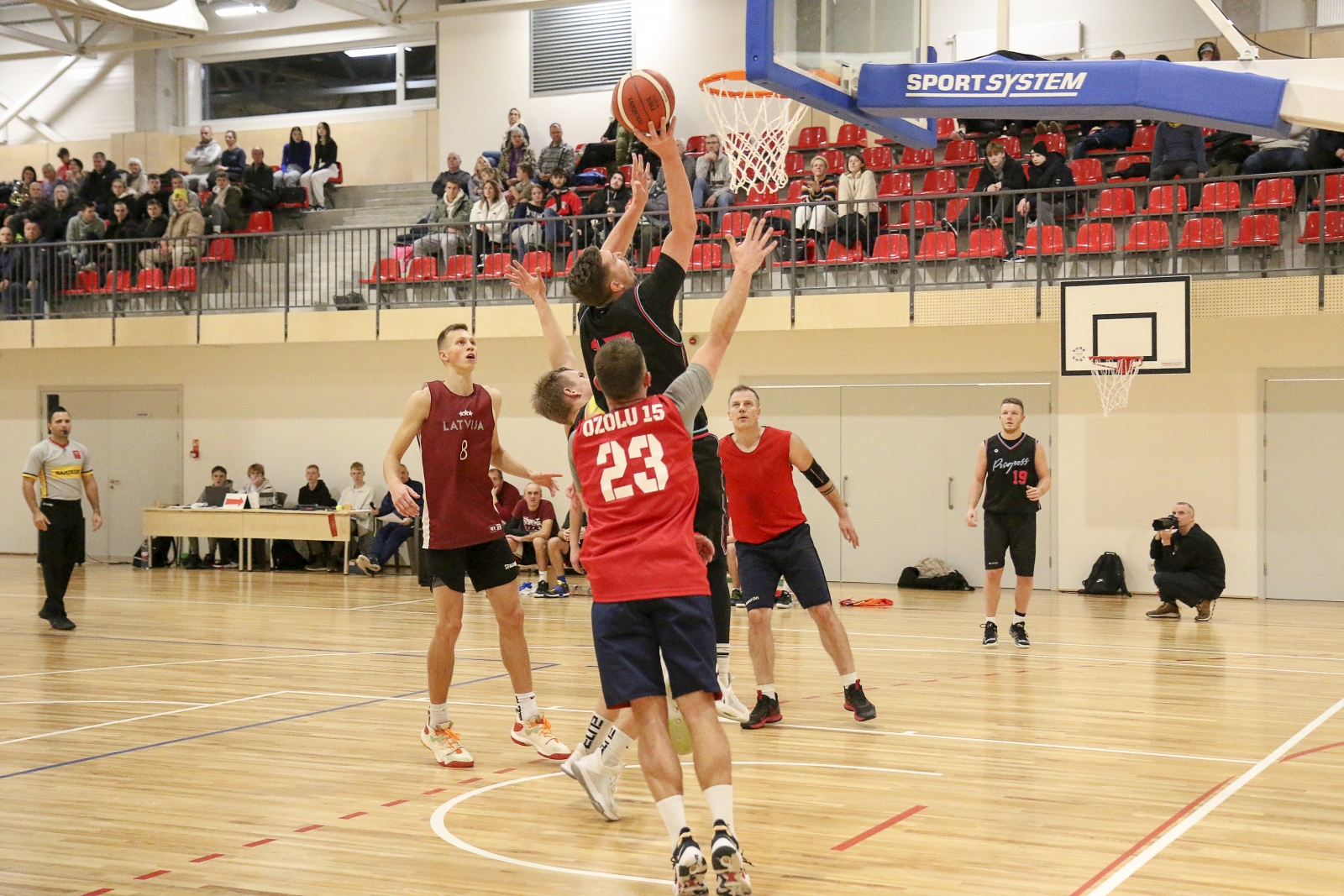 Iecavas pilsētas 1. atklātā basketbola čempionāta finālspēles un apbalvošana (30)