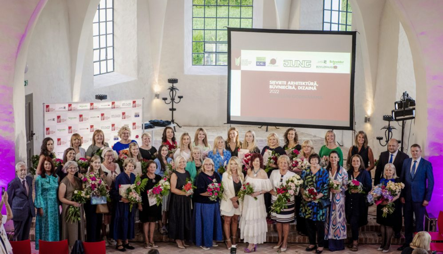 Sieviete arhitektūrā