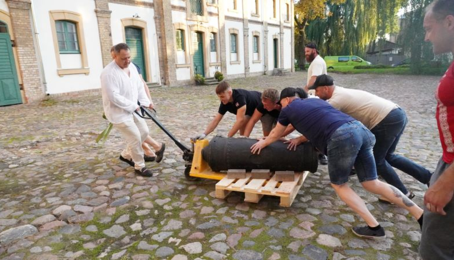 Lielgabala pārvietošana