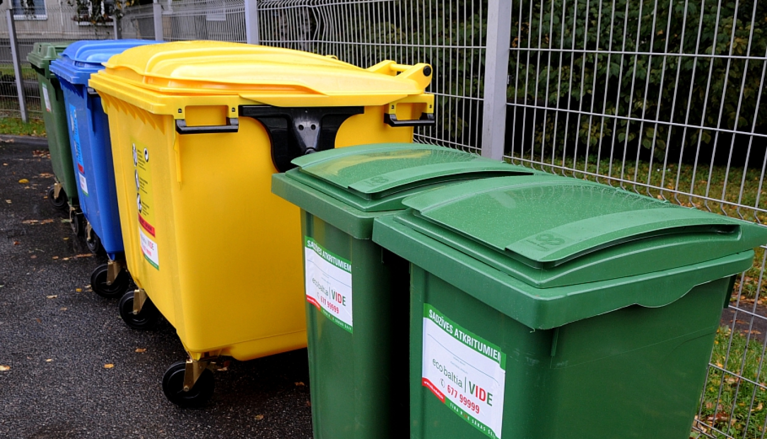 Apstiprina maksu par sadzīves atkritumu apsaimniekošanu