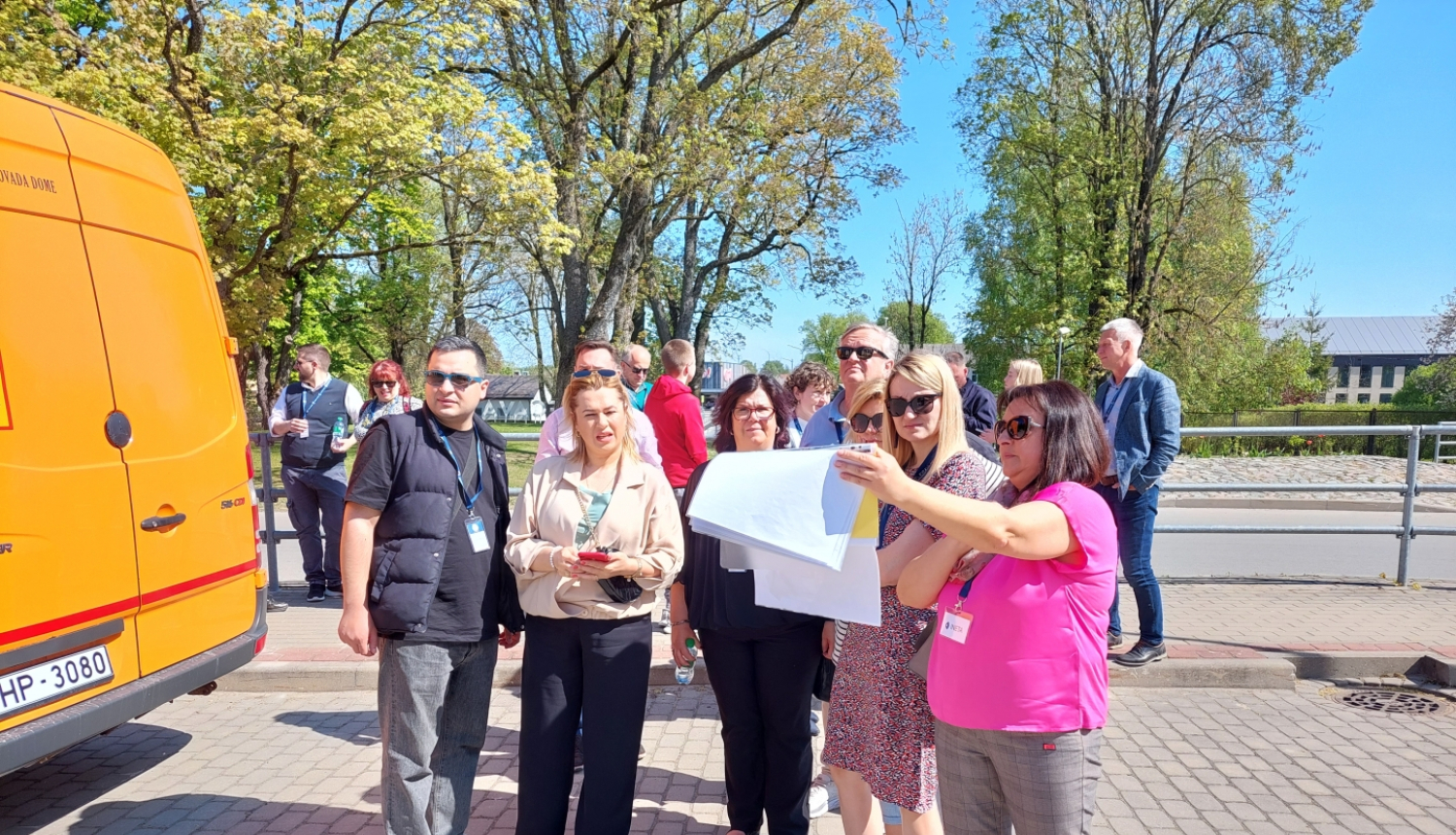 viesi pie dienas centra